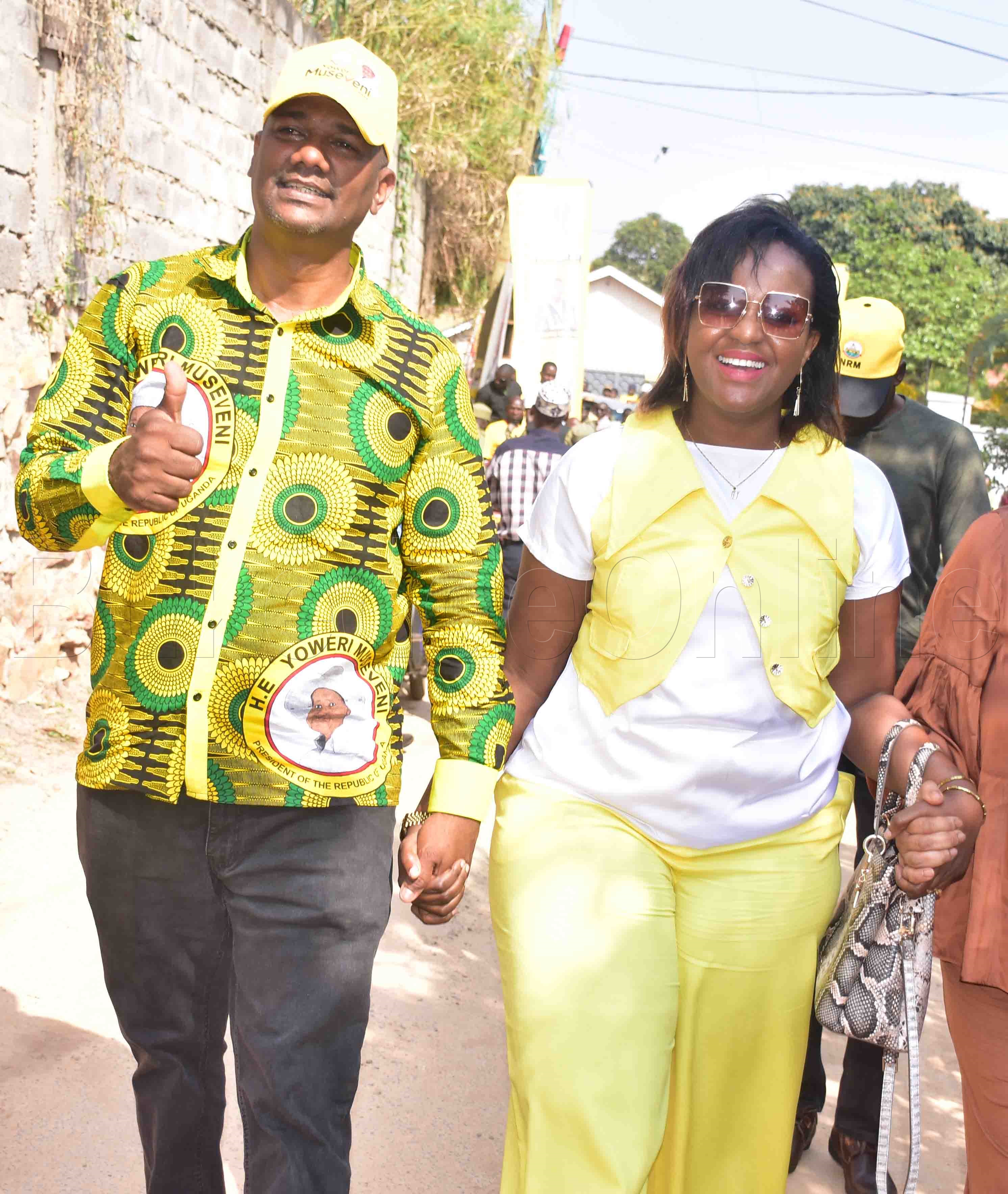 Salim Uhuru ng'agenda okwewandiisa ne mukyala we