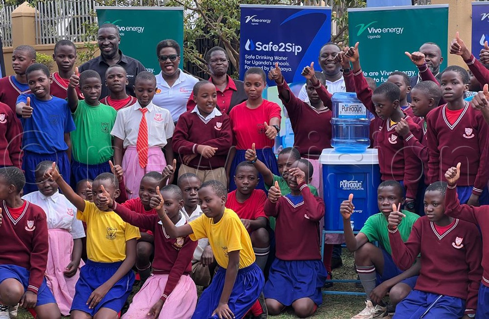 Pupils of Kibuye Primary School with Vivo Energy staff and partners.