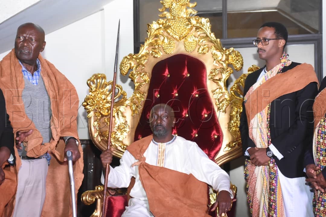 Rikidi Kijjanangoma ng'atudde mu Ntebe y'obwakabaka