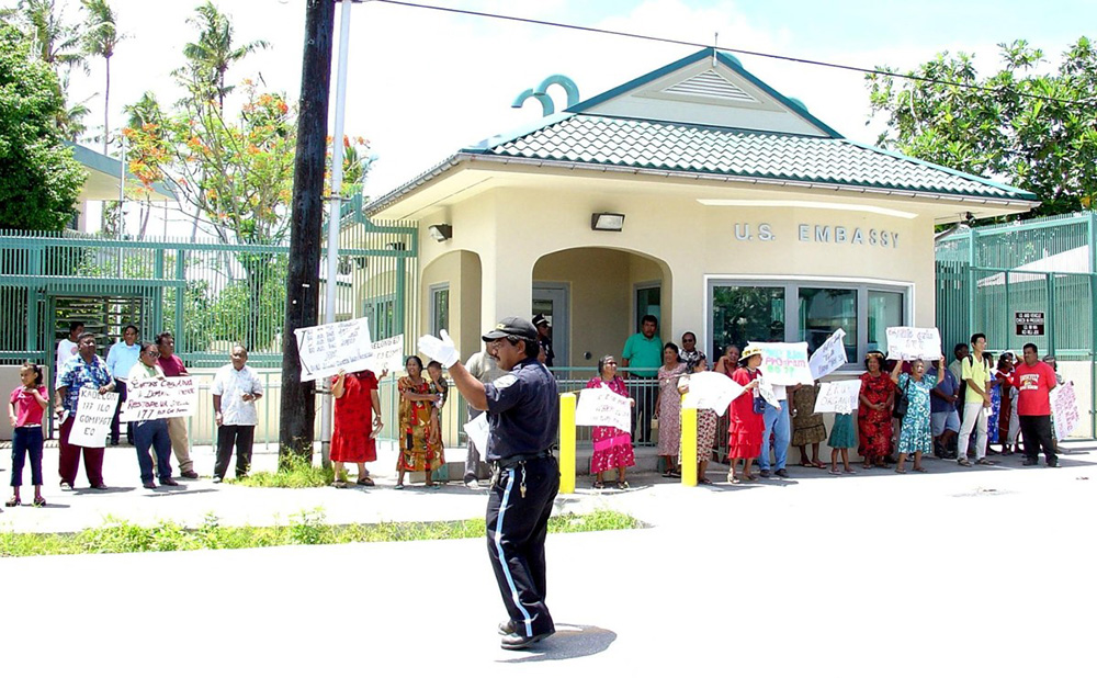 Marshall Islands nuclear test victims protest outside the US Embassy in Majuro, on September 3, 2003, calling on the US to continue funding compensation and medical treatment programs. (Photo by Suzanne MURPHY / AFP)