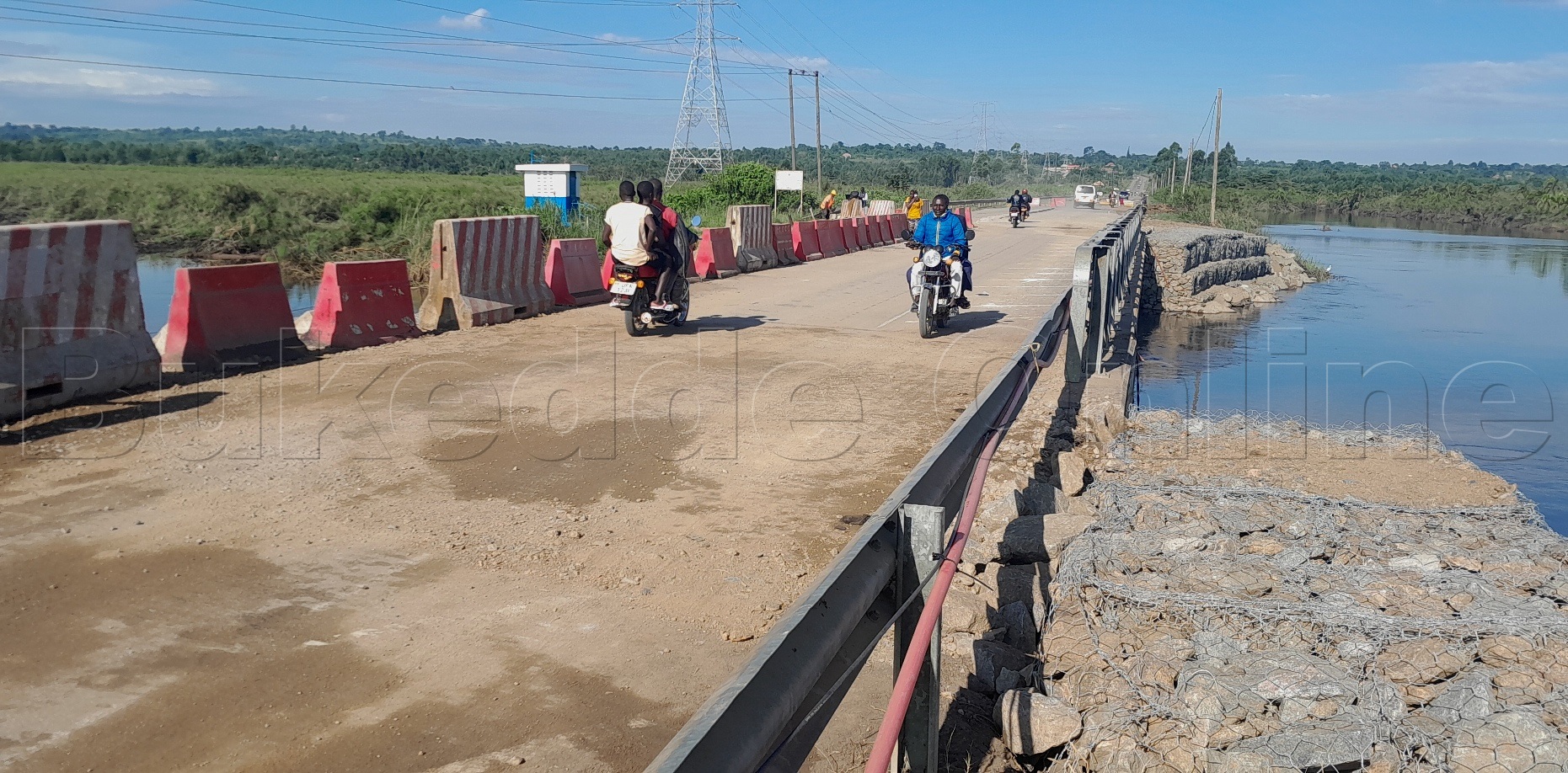 Bodaboda Nga zisala Omugga Katonga