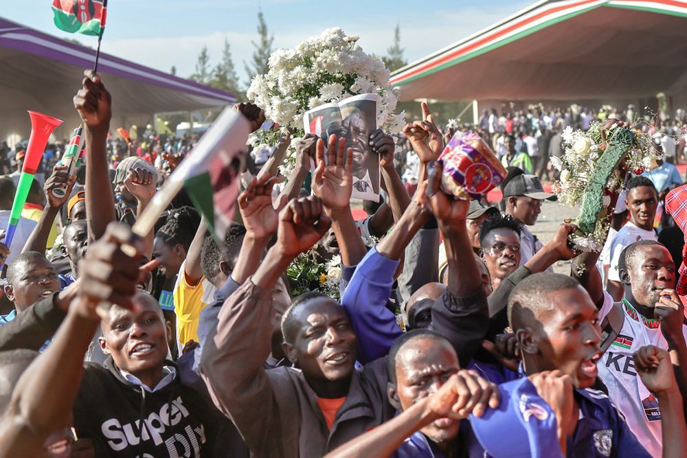 Mourners react as the body of Kenya's opposition leader and former Prime Minister, Raila Odinga leaves for his burial site during the final day of funeral proceedings at the Jaramogi Oginga Odinga University grounds in Bondo, on October 19, 2025. 