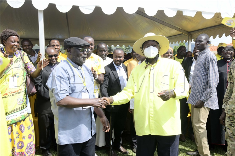 President Yoweri Museveni greets Fr. Gaetano Batanyenda.