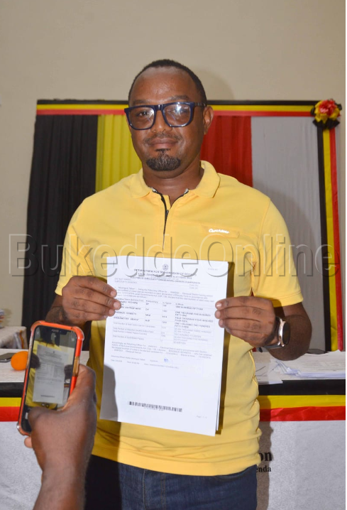 Kenneth Mwebaze owa NRM yalangiriddwa kukifo kya ssentebe wa Ntebe division A.