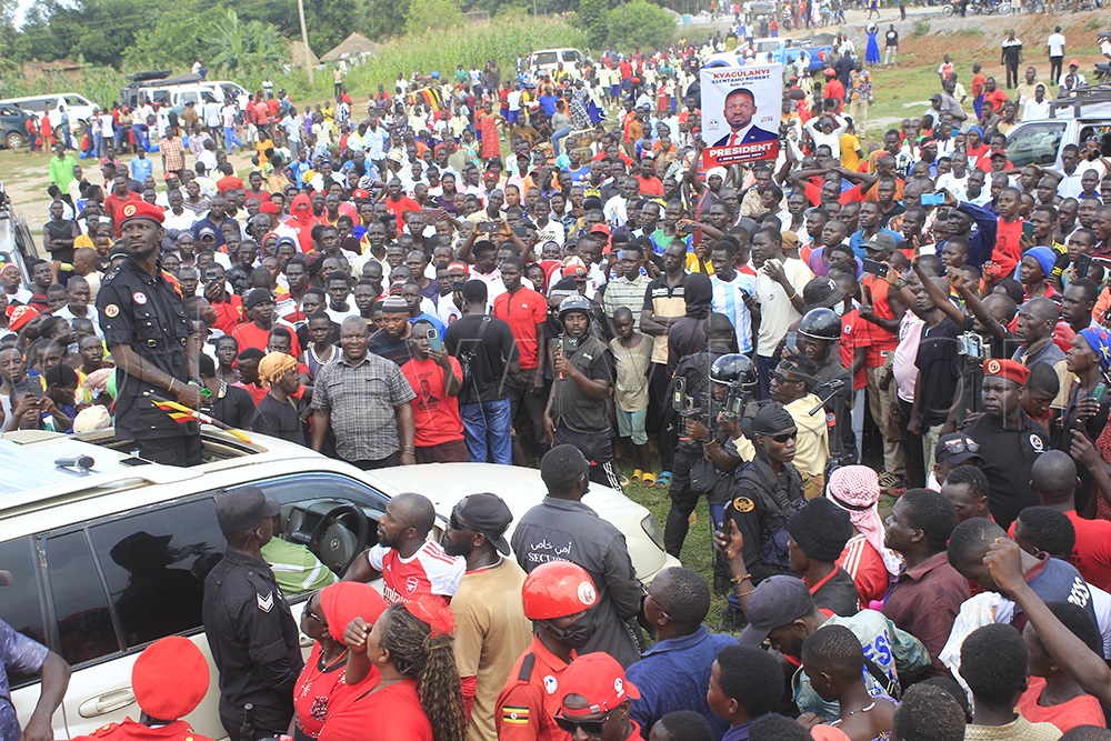 Kyagulanyi addressing a rally at Ikwera Primary School playground on Saturday. (Photo by Solomon Okabo)