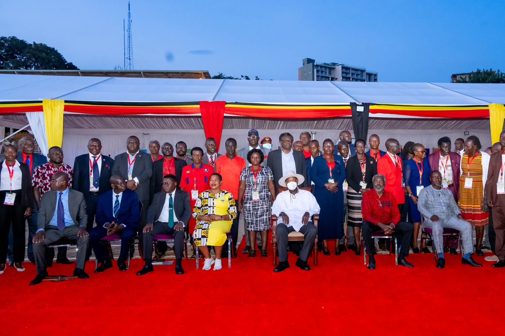 Purezidenti Museveni nagira ngu ekizibu kya Africa n’obutamanyagye ebizibu ebirikuteganisa ebyanga hamwe n’okukoresa emiringo y’okureetaho obwimukyero.