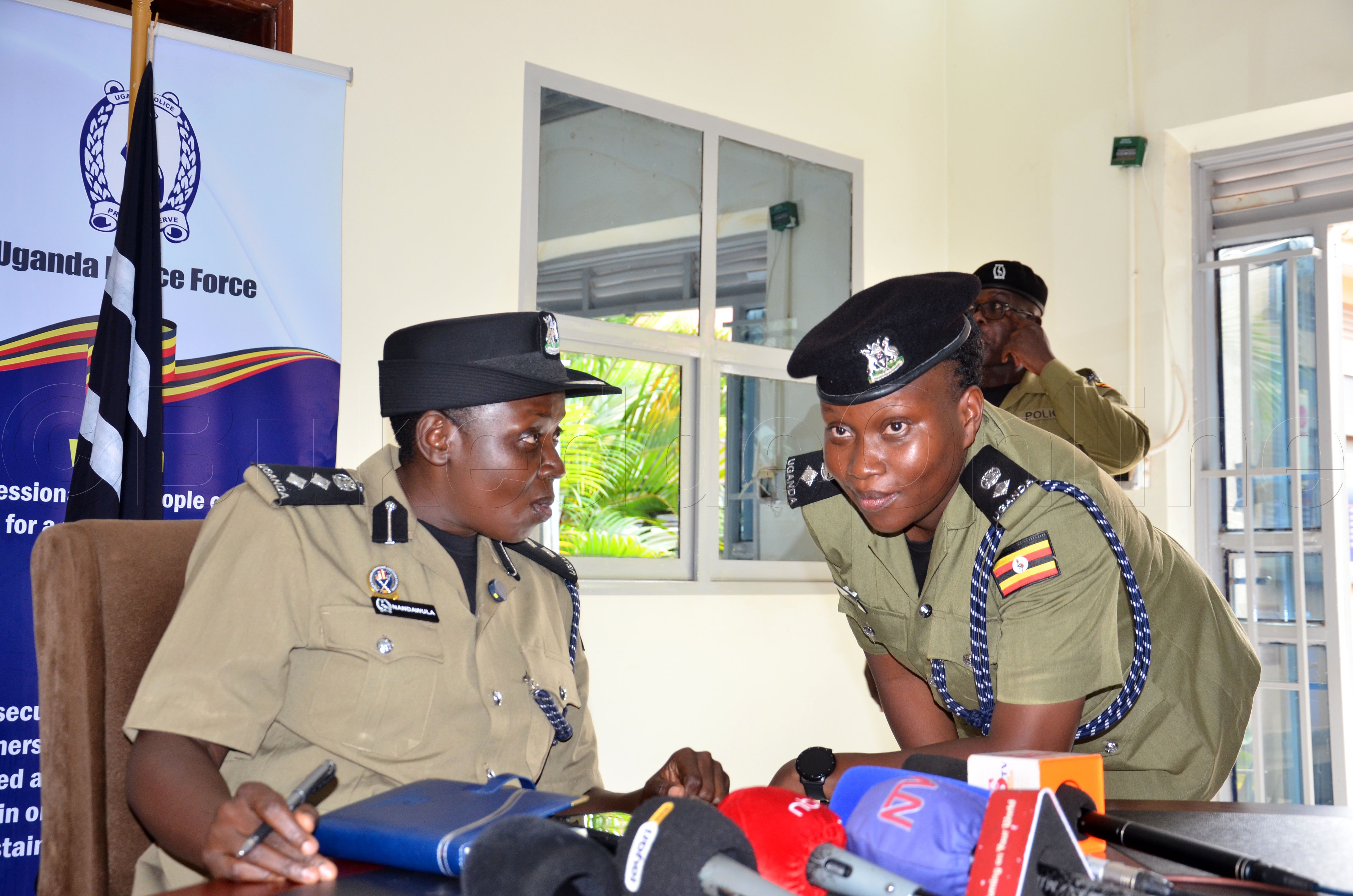 Nandawula ne Kawala nga boogera mu lukung'aana lwa bannamawulire