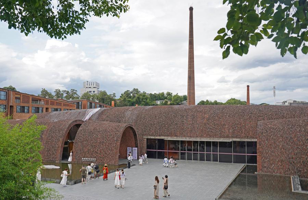 Tourists visit the Jingdezhen Imperial Kiln Institute in Jingdezhen, east China's Jiangxi Province, July 7, 2026. (Xinhua Photo)