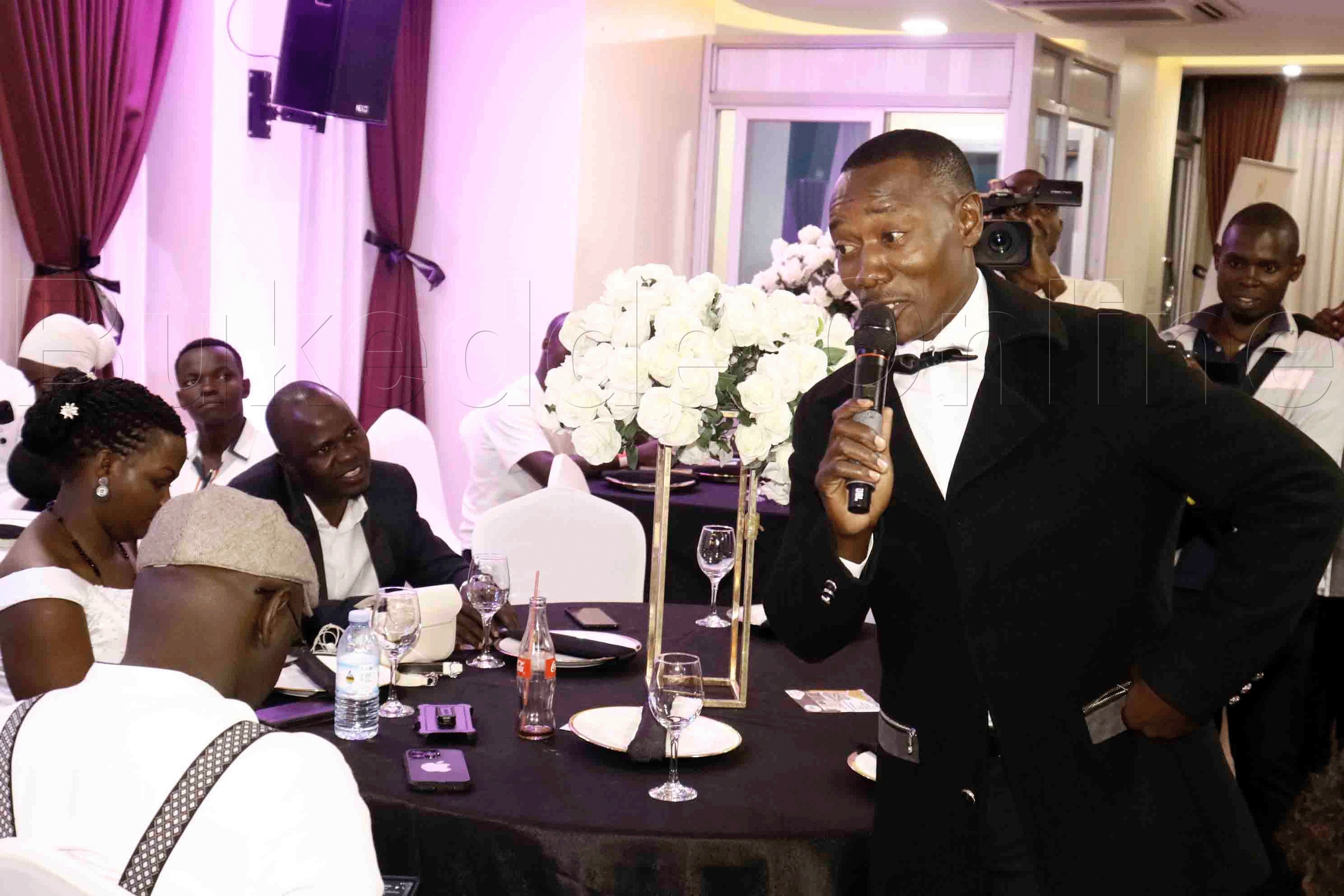 Martin Nkoyoyo amanyiddwa nga Yoyo ng'acamula banne bwe baasoma.