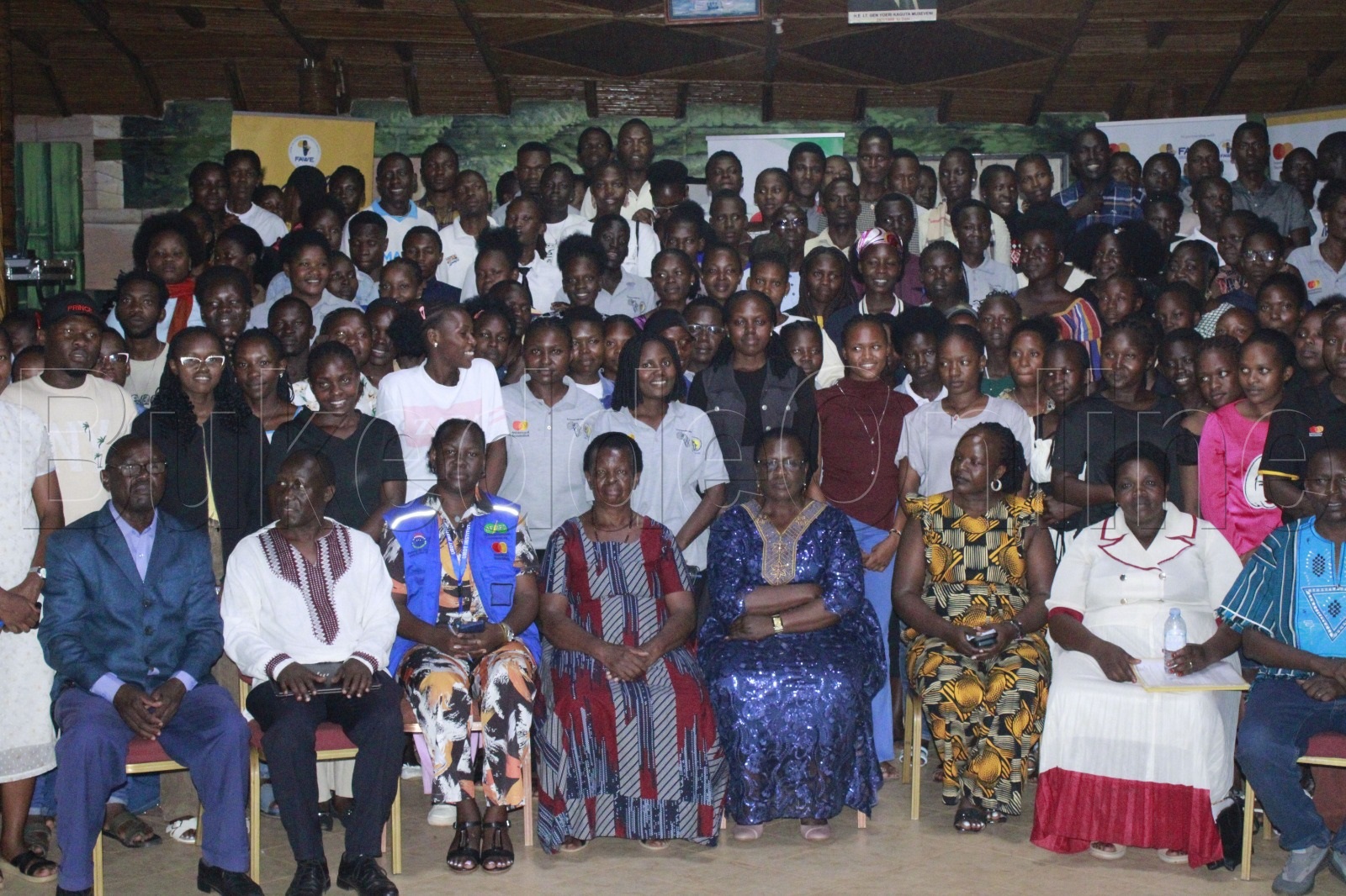 Abavubuka 200 baatendekeddwa