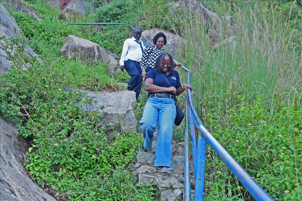 City Environment Officer Francis Ediau (behind) with Katumo and Dr Chege