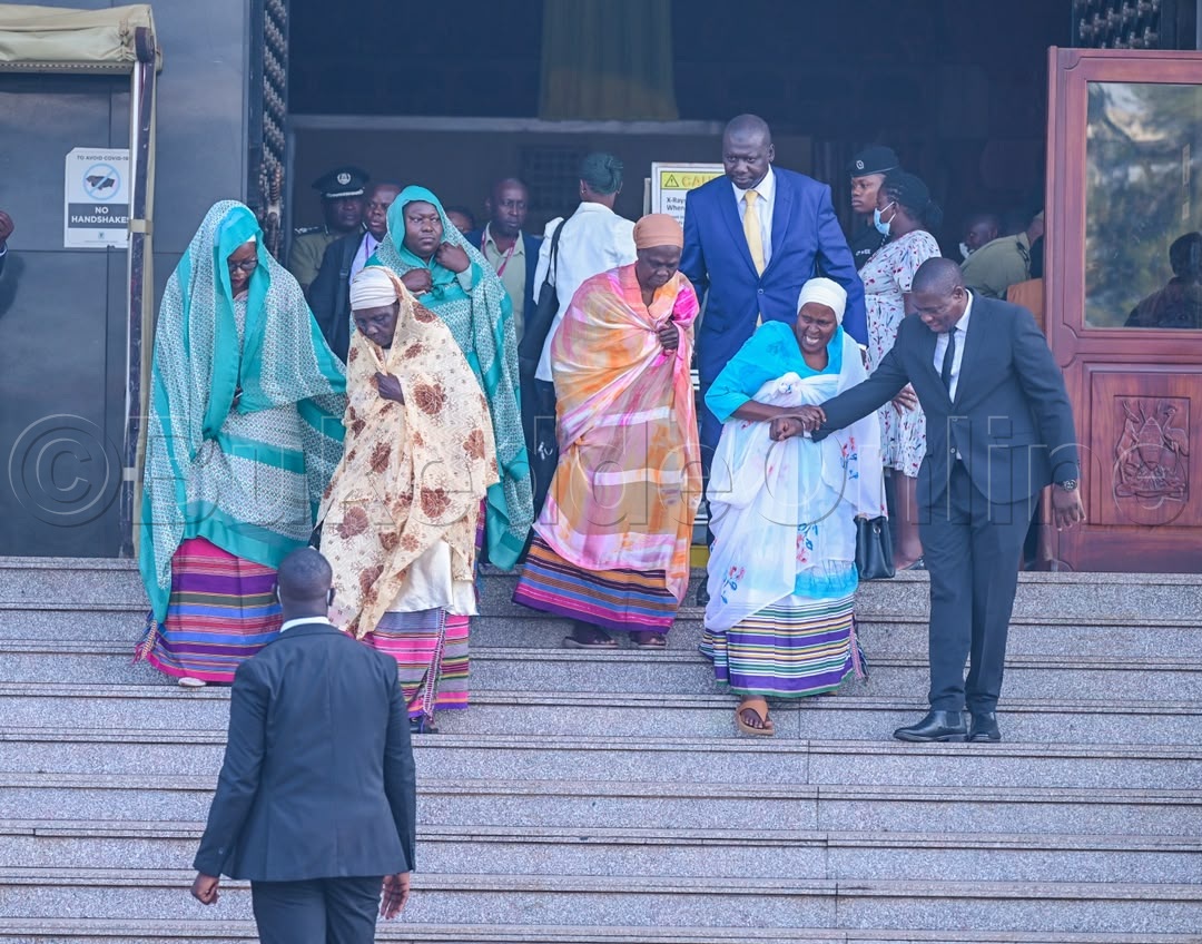 Abamu ku baffamire ababaddeyo ku Palamenti mu kukungubagira Gen. Ali.