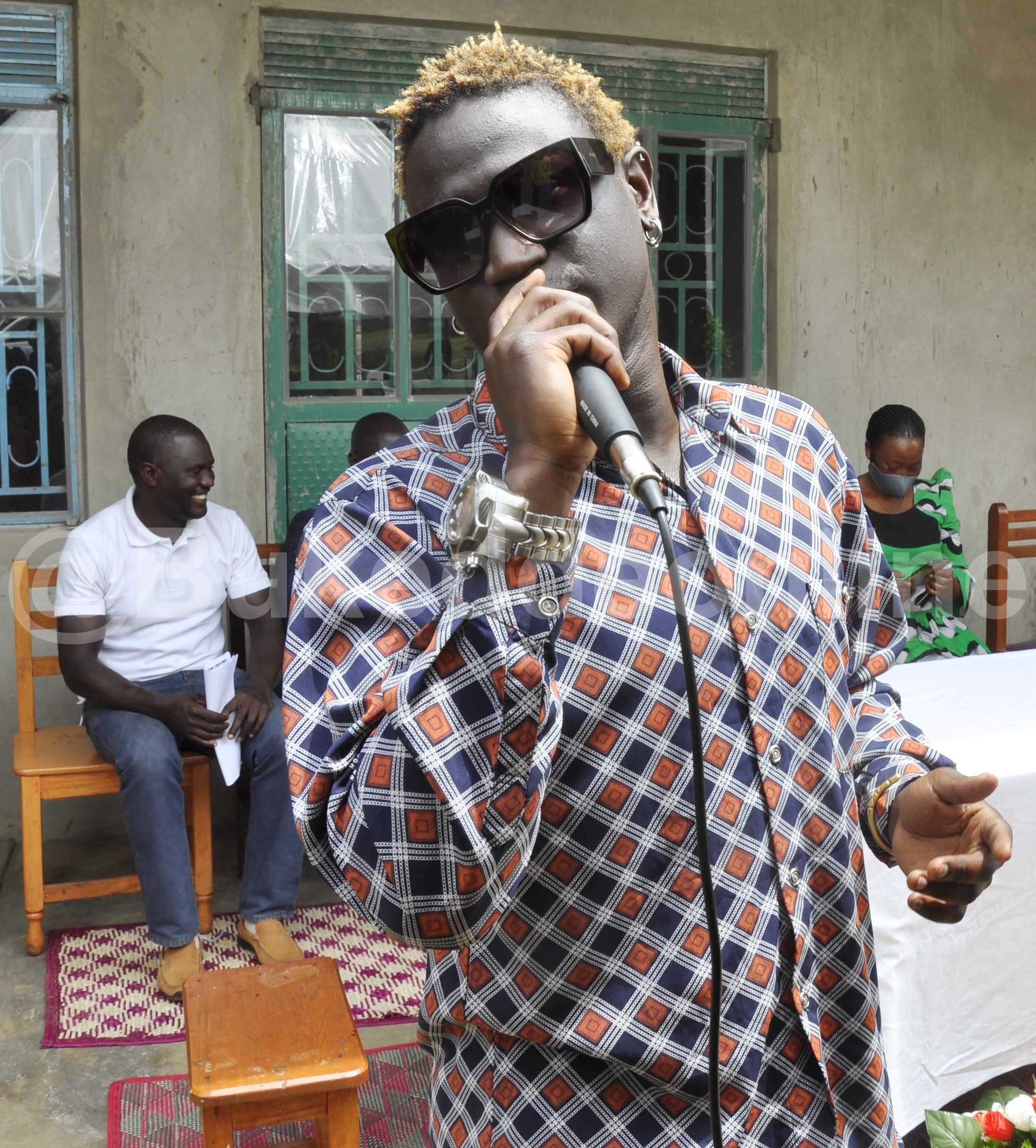 Munsonyiwe bye nnyimba binswaza okuyimbira Abasisiita n'abakukunavu