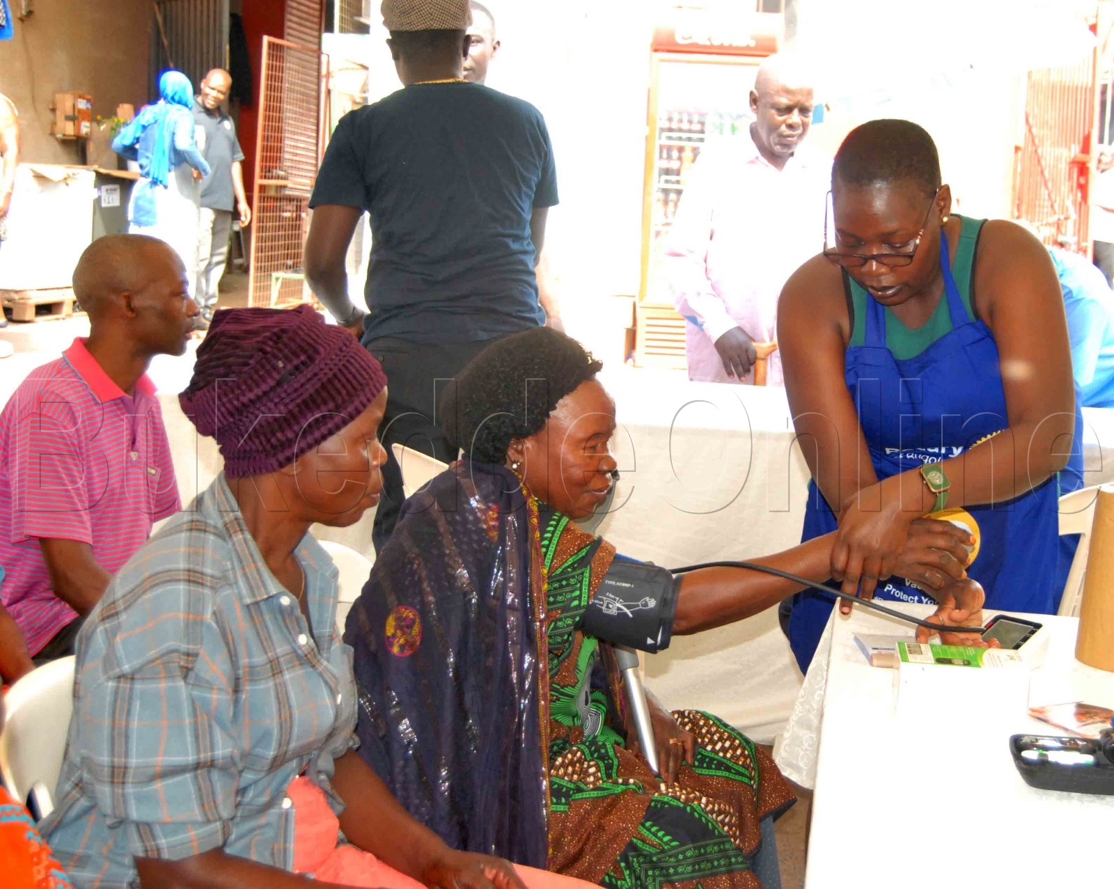 Okwekebejja endwadde omuli sukaali ne puleesa