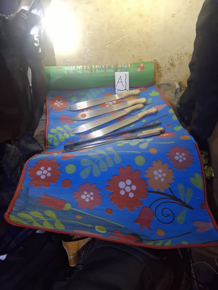 Ebimu ku bissi bye baabasanze nabyo.