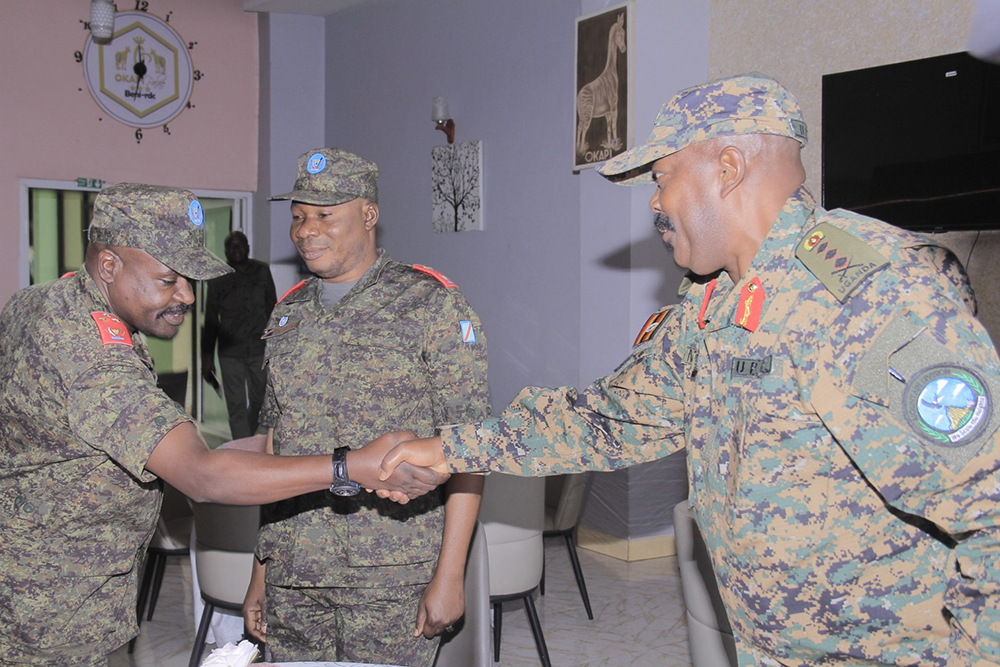 Commander of the UPDF Mountain Infantry Division, Major General Stephen Mugerwa interacting with FARDC counterparts. (Courtesy)