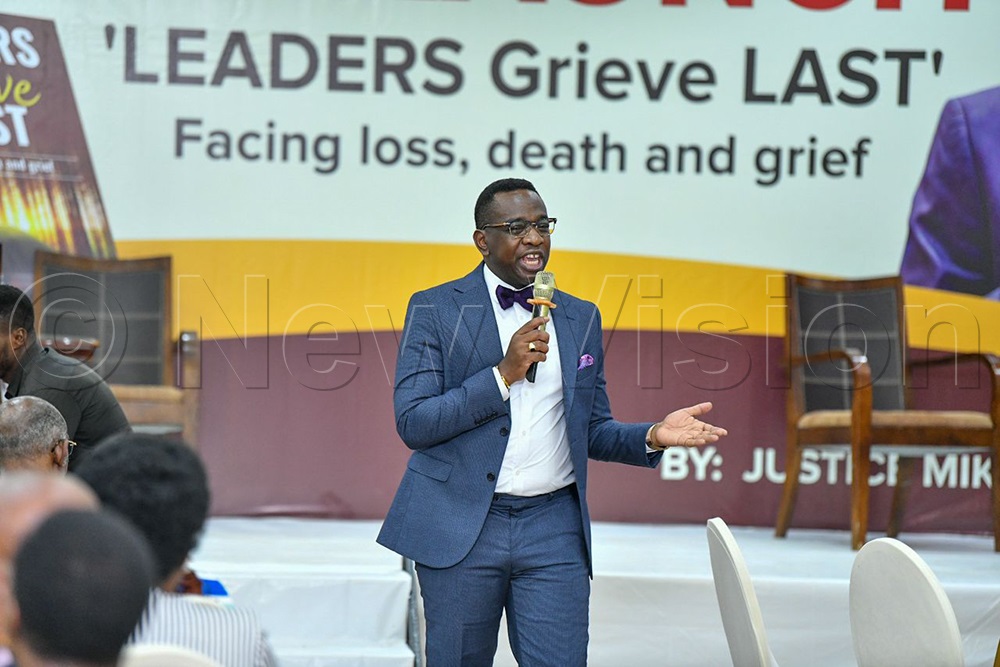 Sylver Kyagulanyi, entertains guests.