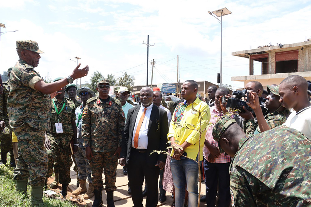 Maj Gen Deus Sande, Commander Amoured Division, talking to Kijabwemi Residents during a CDF cup tree-planting exercise. (Credit: UPDF)