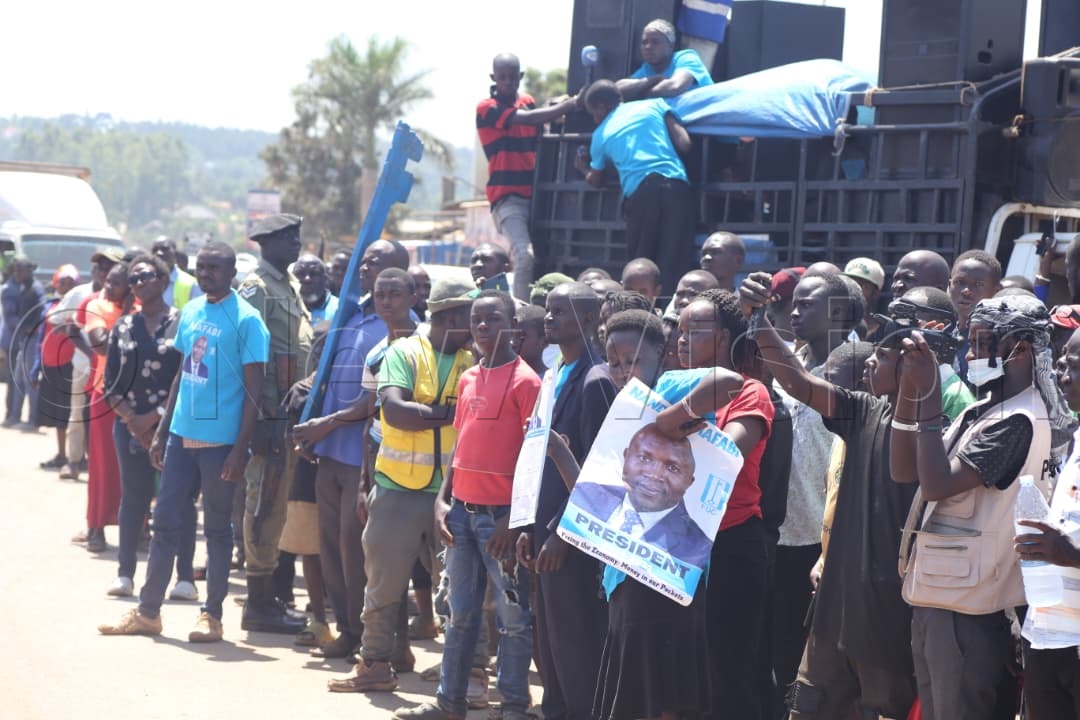 FDC supporters listening to Mafabi. (Credit: Alfred Ochwo)