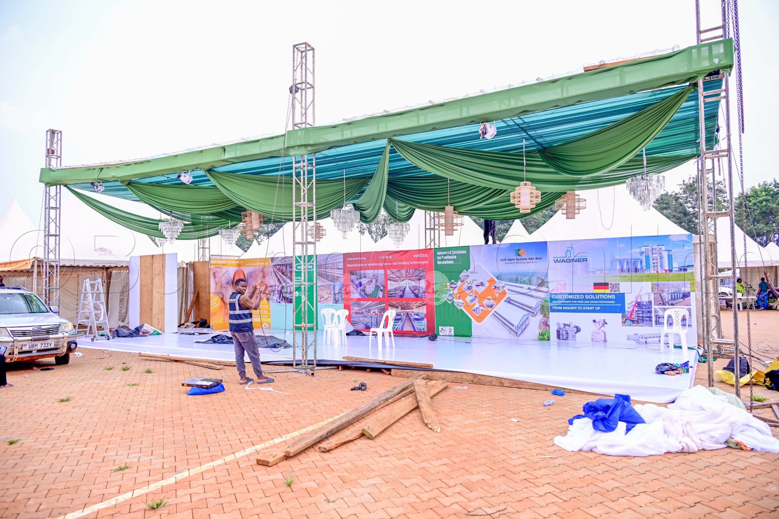 Enteekateeka nga bwe zaabadde eggulo nga bategeka ekisaawe