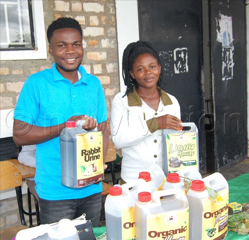 UMU students display their organic fertilizers.