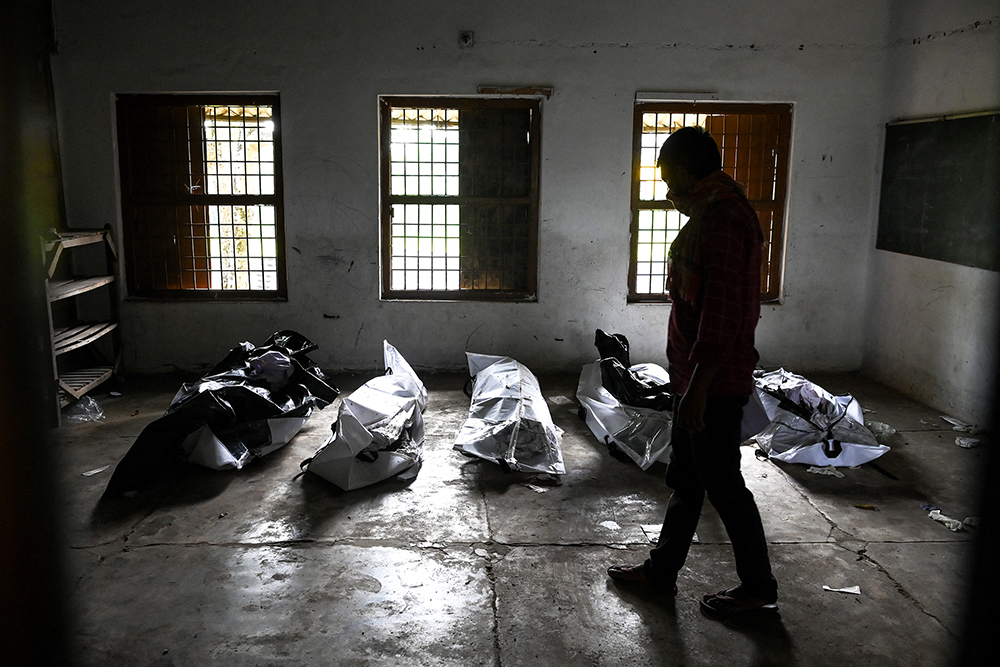 Official links deadly indian train crash to signal system as