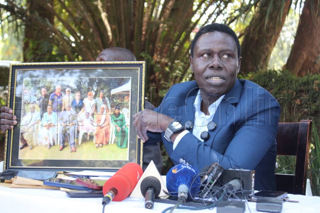 David Senfuka ng'alaga ekifaananye lyeyasisinkana pulezidenti Museveni