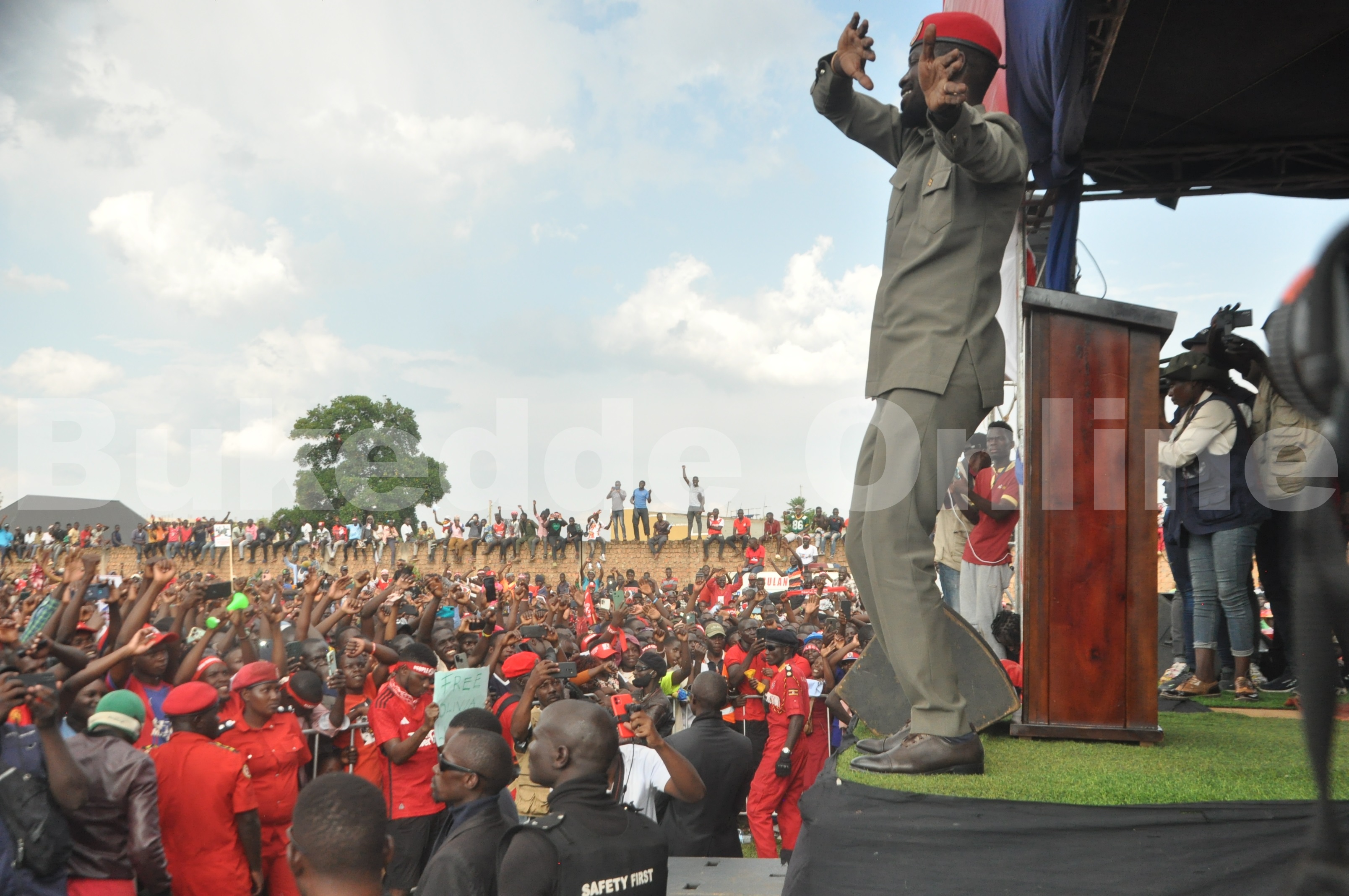 Kyagulanyi Ng'asiima Bannaluweero Okumwaniriza