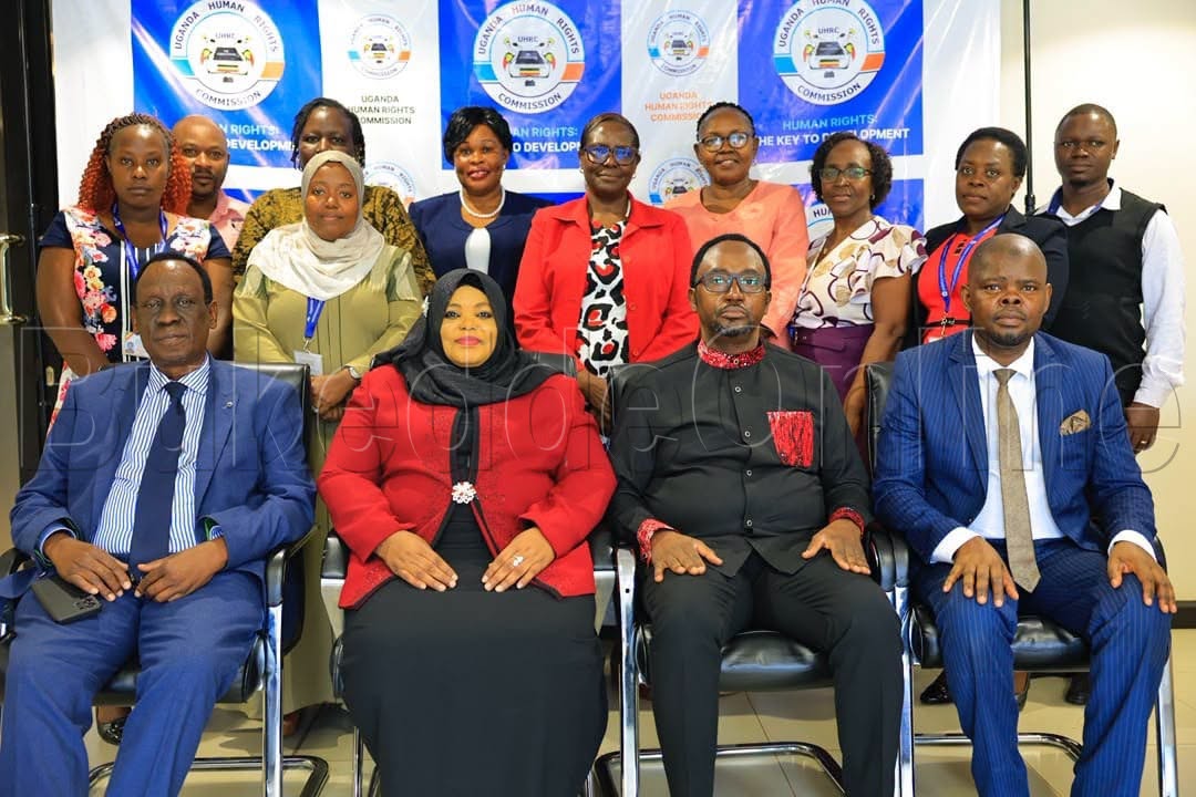 Ab'akakiiko k'eddembe ly'obuntu