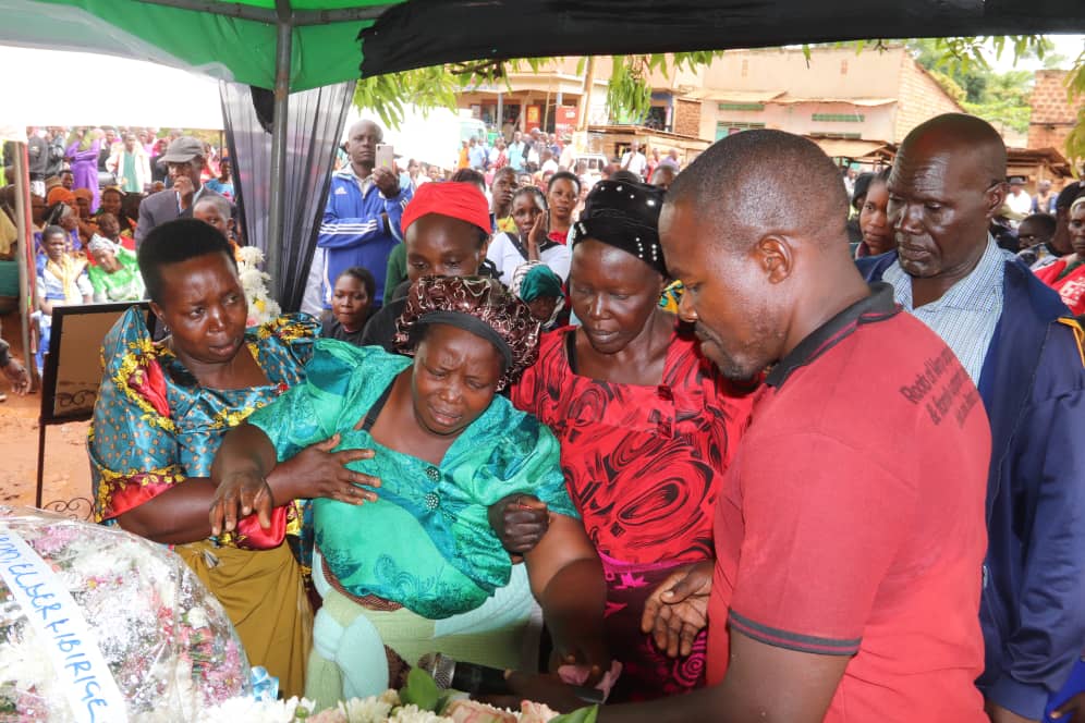 Abantu nga bakwatiridde Nnamwandu