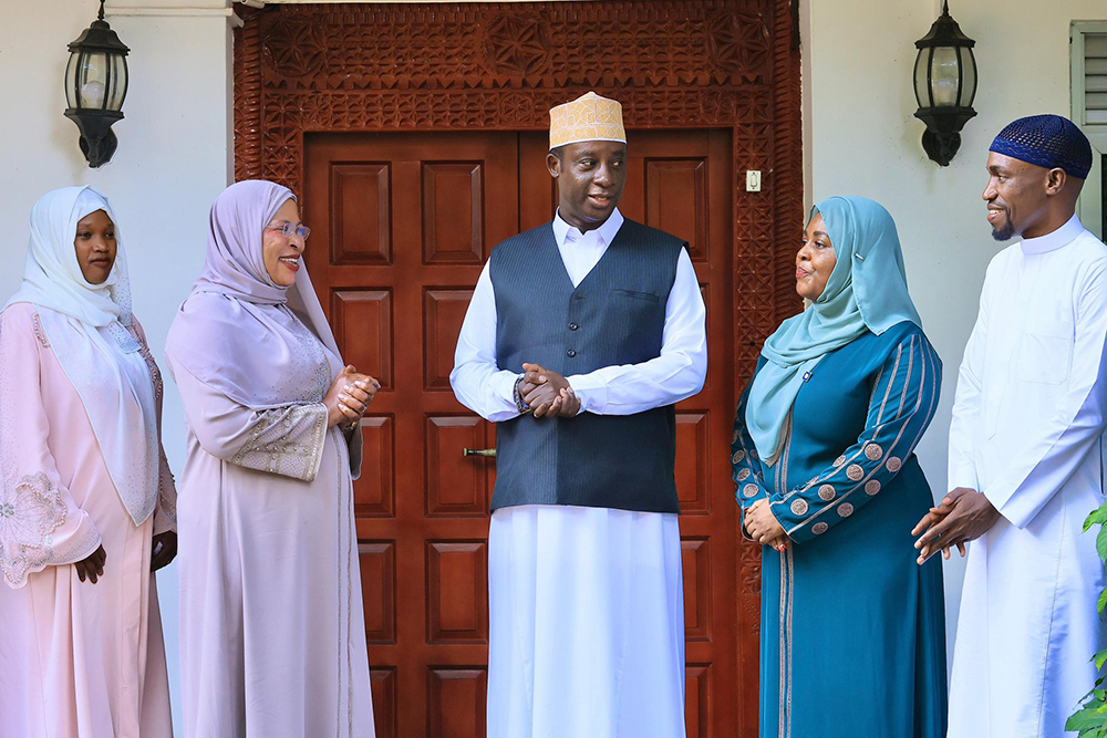 Speaker of Parliament Annet Anitah Among and her delegation interacting with her host, Prince Kassim Nakibinge, at his residence in Kibuli on Friday, February 20. (Courtesy)