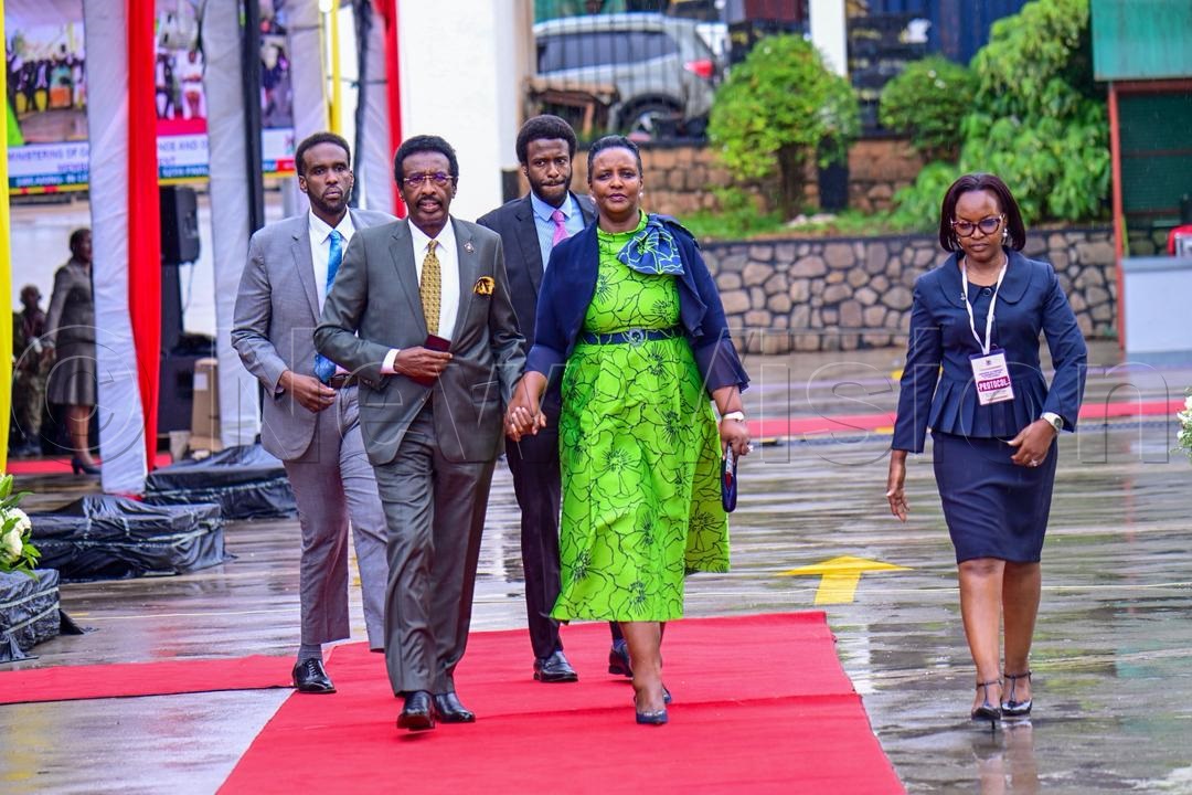 Maj. Gen. (Rtd) Jim Muhwezi arrives with family to take oath. (Photo by Miriam Namutebi)