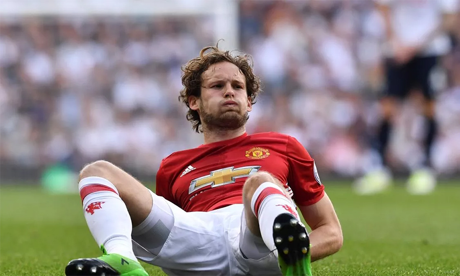 Sports: Former Manchester United defender Blind announces re