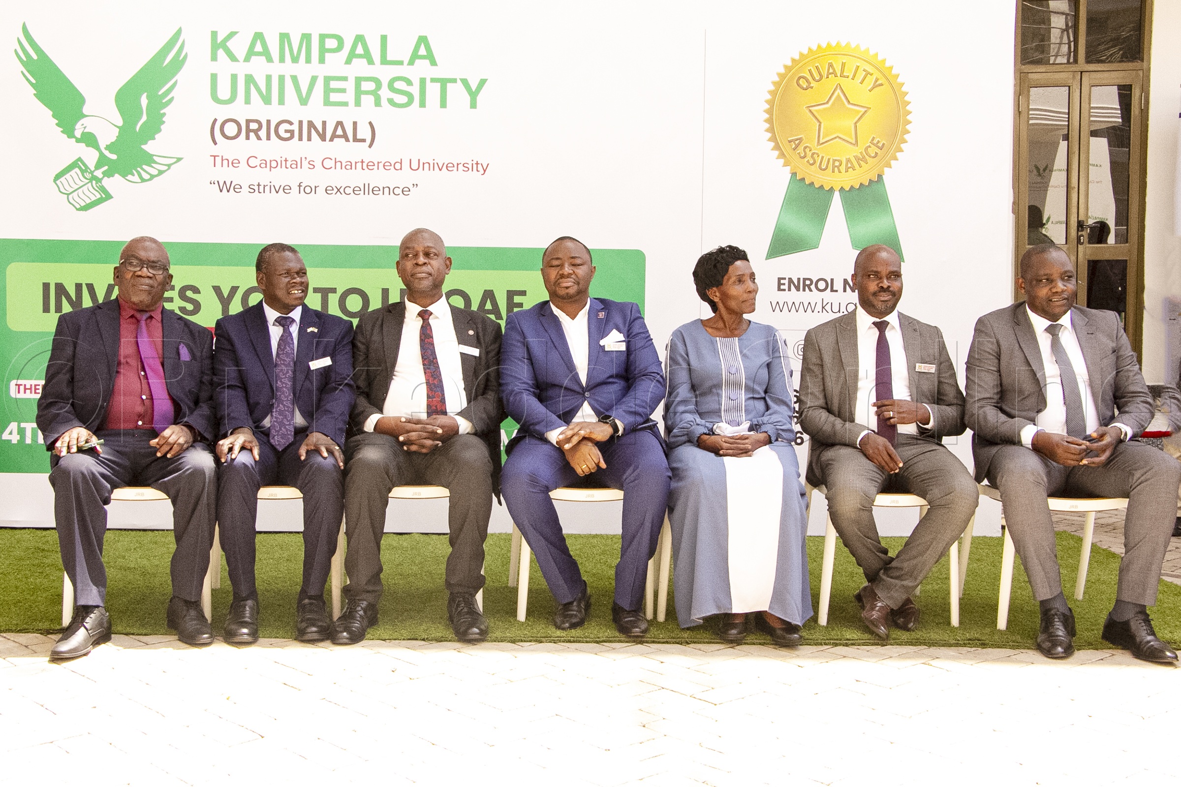 Abakulembeze b'ekitongole kino mu kifaananyi eky'awamu.