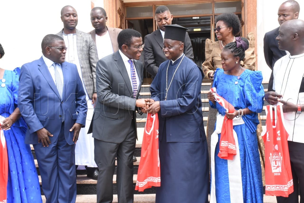 Katikkiro ng'ali ne Fr John Kibuuka Bbosa okuva mu Eklesia y'Abasodoki e Namungoona
