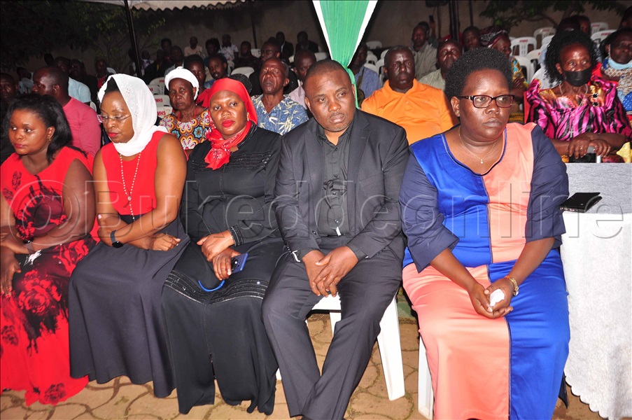 Loodi Meeya Wa Kampla Erias Lukwago N'abakungubazi Abalala.