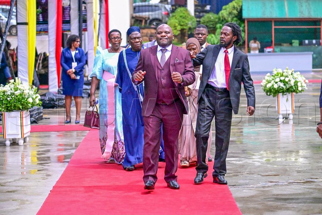 Kiwanuka Abdallah arrives with family to take oath. (Photo by Miriam Namutebi)