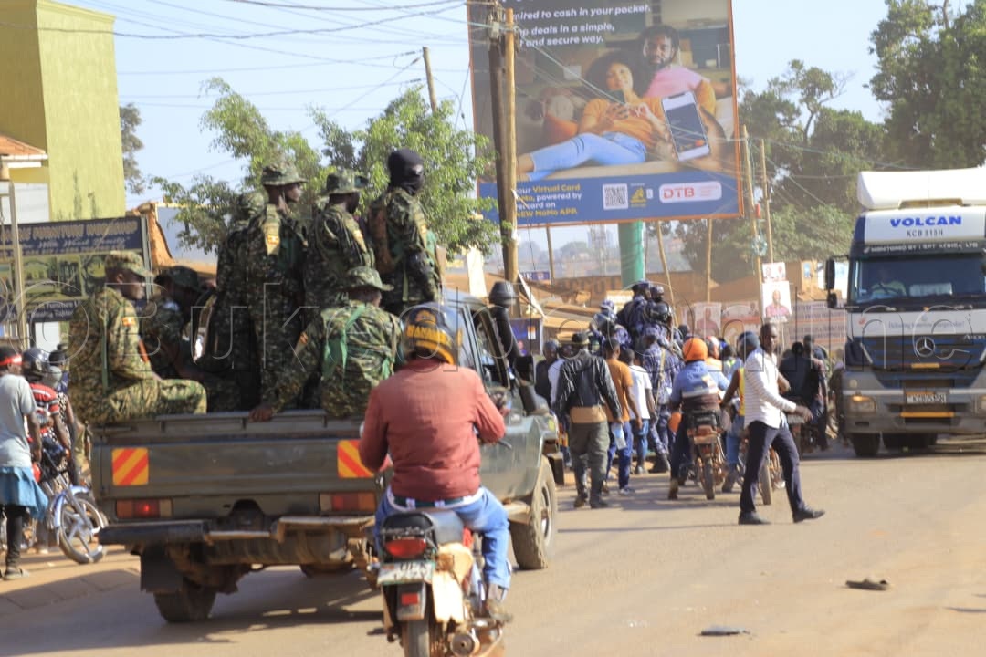 Abaserikale n'amagye abaabaddeyo nga bakuuma.
