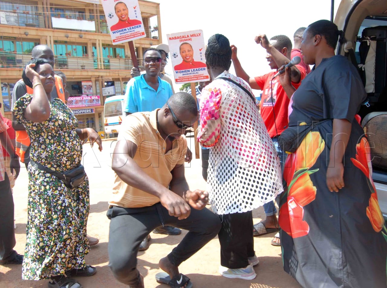 Nabaggala akutte akazindaalo nga ali n'abawagizi be