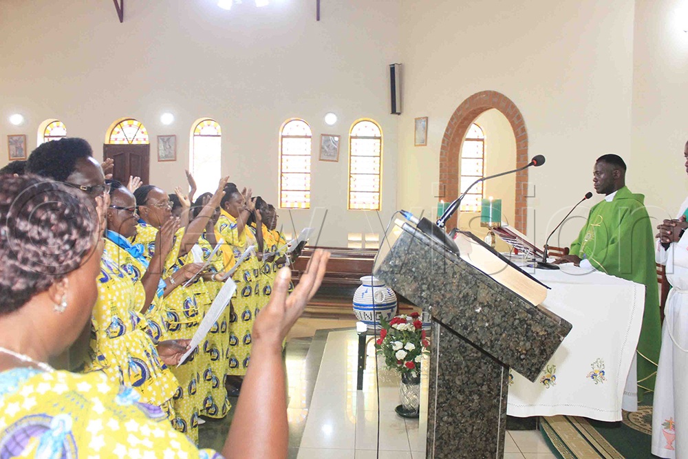 The new leaders of the Uganda Catholic Women’s Apostolate take their oath of office before the altar and Fr. Benedict Mugerwa at the chapel of the Namugongo-Kyoto Retreat Centre. (Photo by Henry Nsubuga).