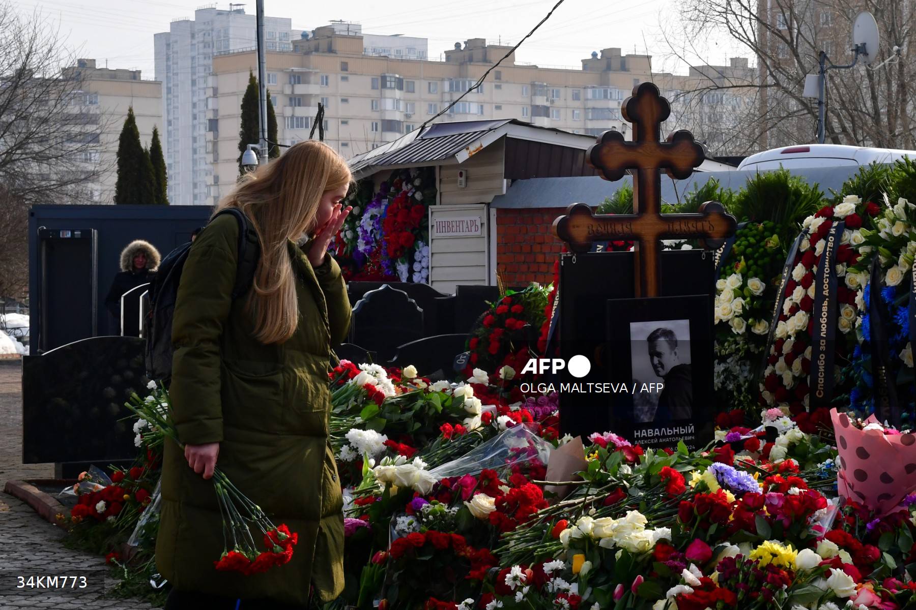 Hundreds of mourners pay tribute at Navalny's grave - New Vision Official