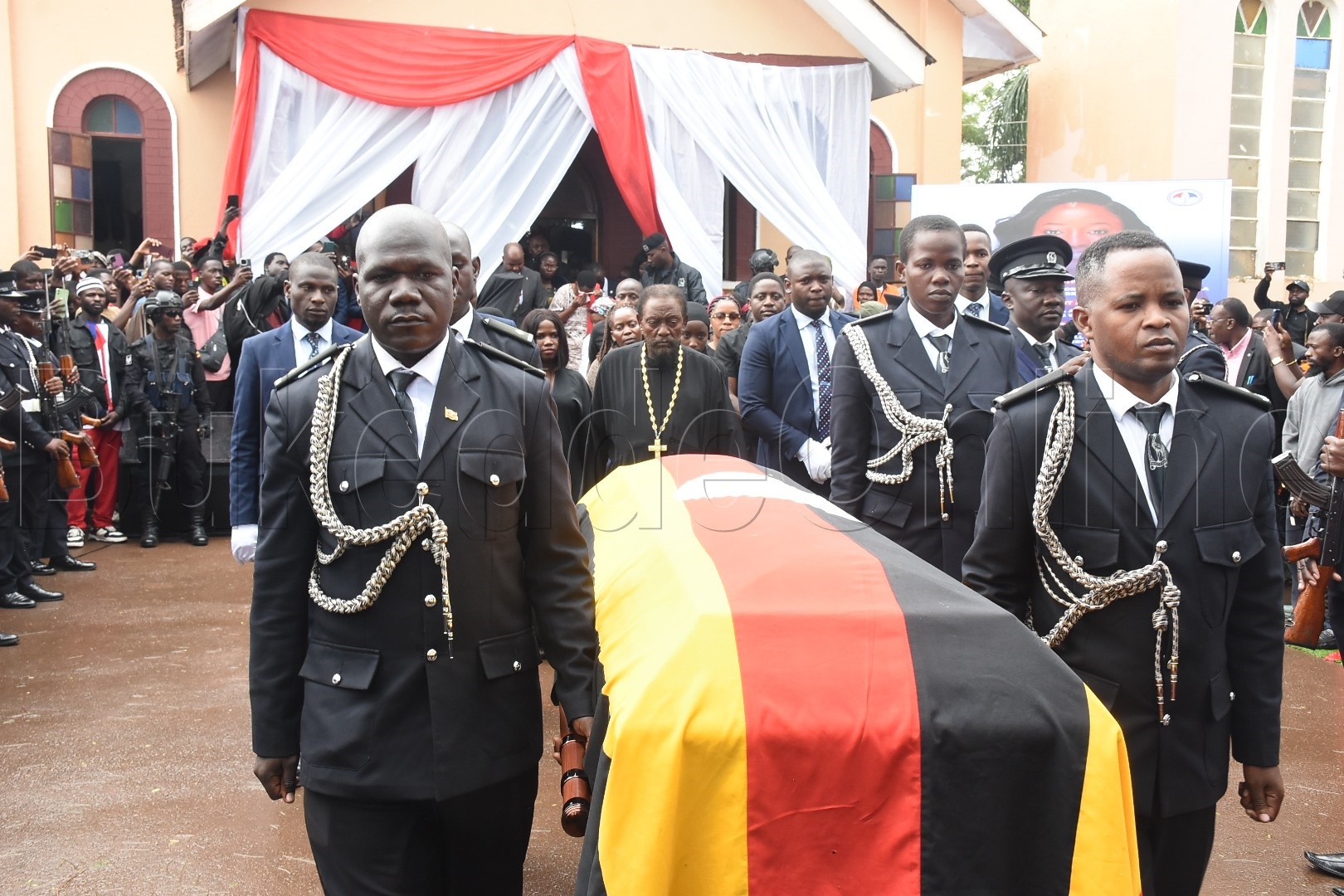 Omubiri gw'omugenzi Nakimuli nga gutuuse e Namungoona mu lutikko