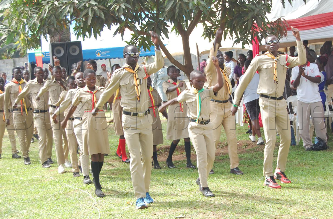 Abavubuka nga bakumba ku lunaku lwabwe