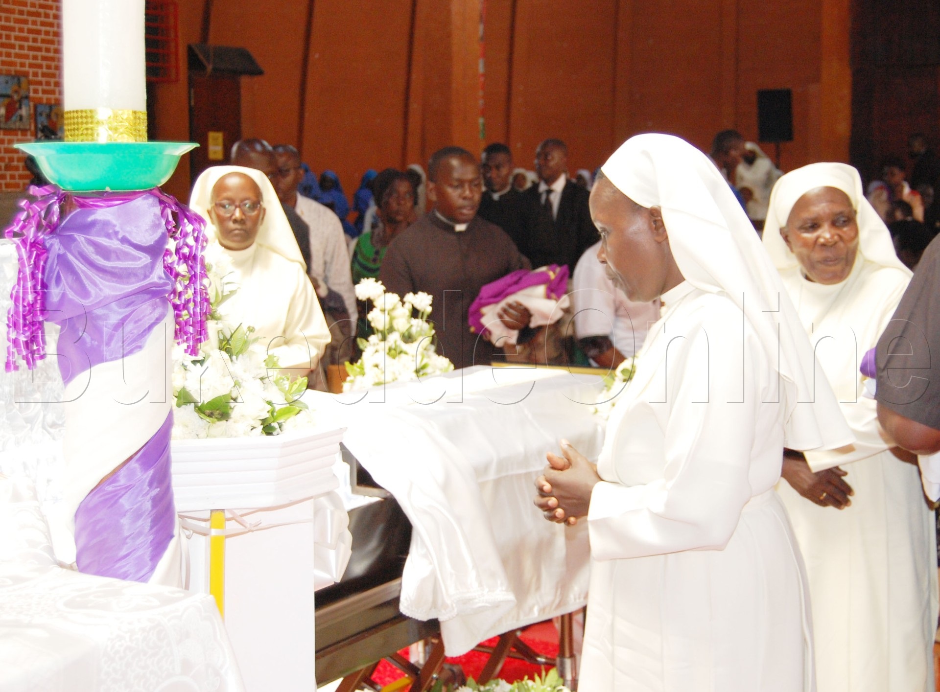 Aba Sisita ng'abasabira omubiri gwa Faaza James Kabuye