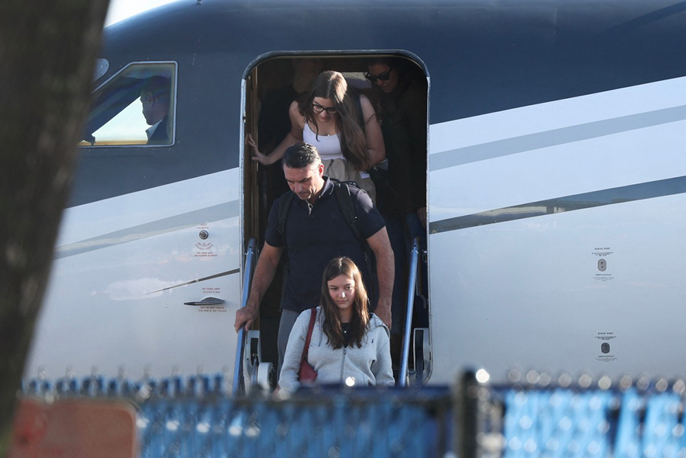 Flavio Bolsonaro steps off a plane after arriving at Opa Locka Executive Airport in Miami, Florida on October 28, 2026. (AFP)