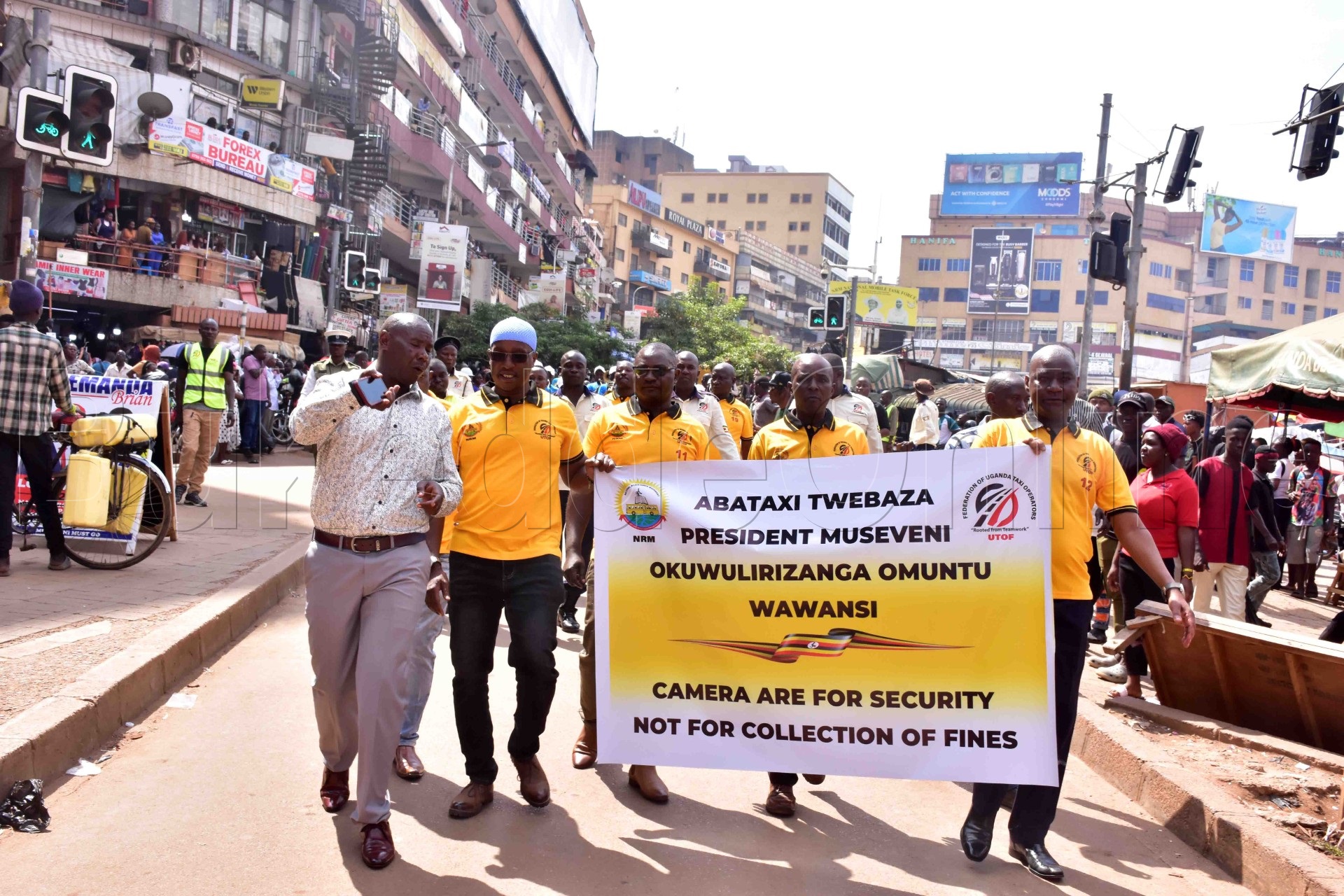 Sekindi ng'akumba ku nguudo z'omu Kampala ne banne