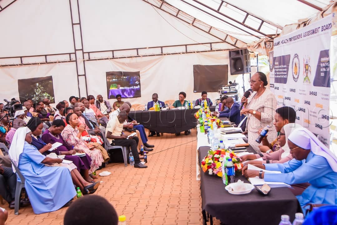 Hajjati Safina Musene ng'ayogerako eri abazze mu lukung'aana lwa bannamawulire. 