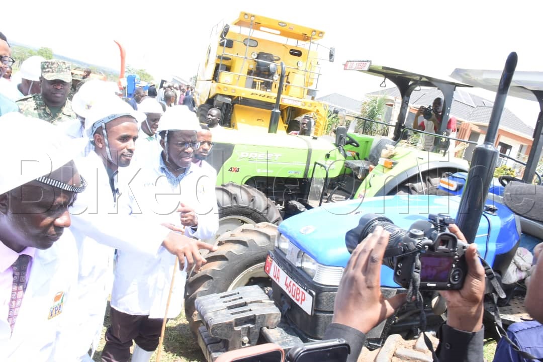 Obed Ben ng'alaga Katikkiro Mayiga ezimu ku tulakita zebakozesa mu bulimi