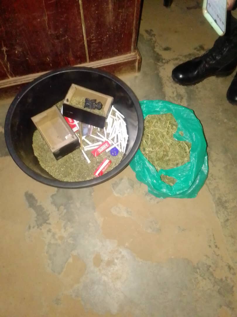 Ebimu ku biragalalagala bye baabakutte nabyo.