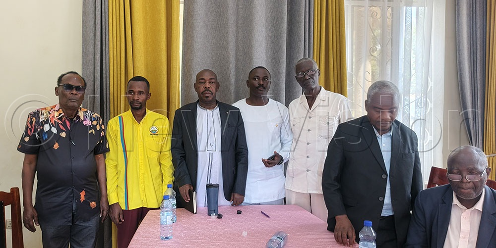 Chief Prince (Okwir) Bunyoro Kitara Kingdom, Eng. Fred Mugenyi Rucunya (3rd L) with the members of Babito ruling clan leaders after addressing the media. (Credit: Peter Abaanabasazi)